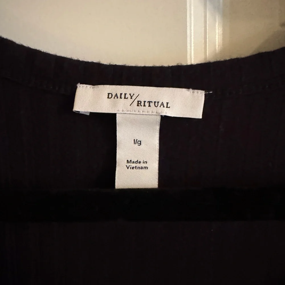 Daily Ritual Black Ribbed Tank Top - Picture 4 of 5